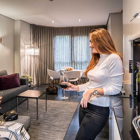 Apartosuites Jardines De Sabatini Мадрид Екстериор снимка