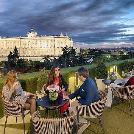 Apartosuites Jardines De Sabatini Мадрид Екстериор снимка