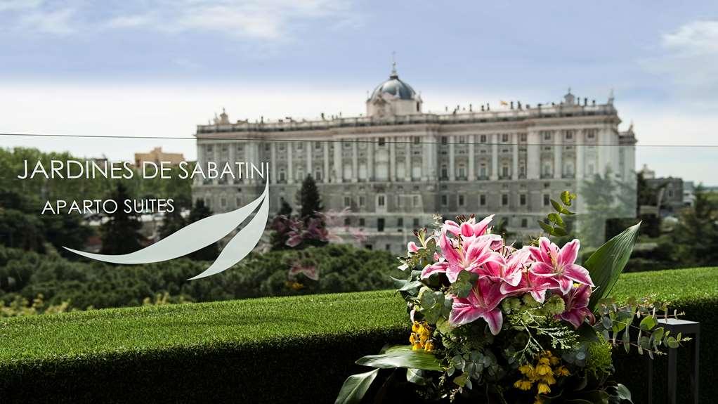 Apartosuites Jardines De Sabatini Мадрид Съоръжения снимка