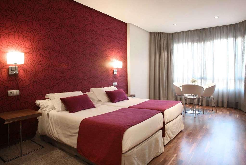Apartosuites Jardines De Sabatini Мадрид Стая снимка