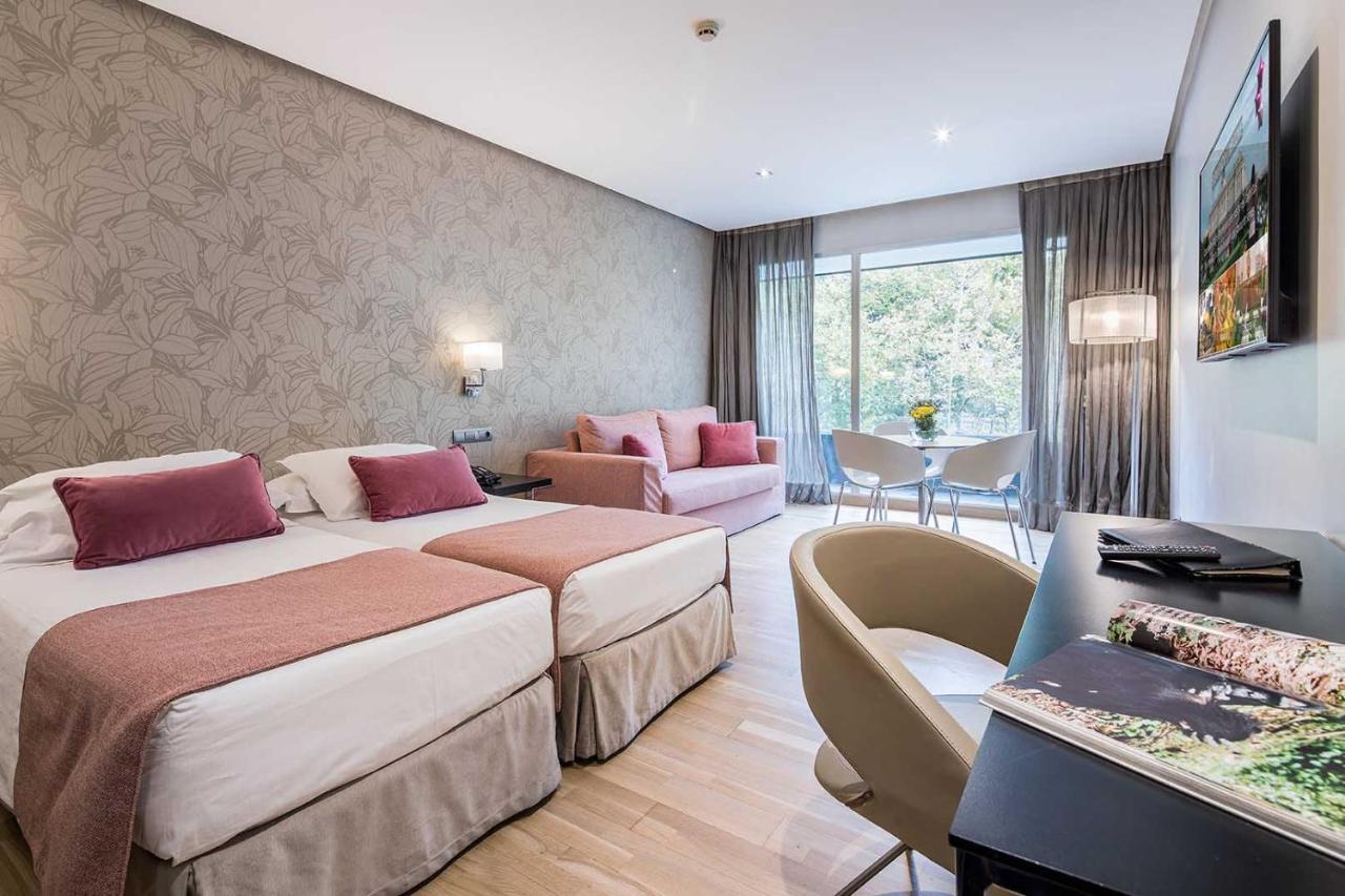 Apartosuites Jardines De Sabatini Мадрид Екстериор снимка
