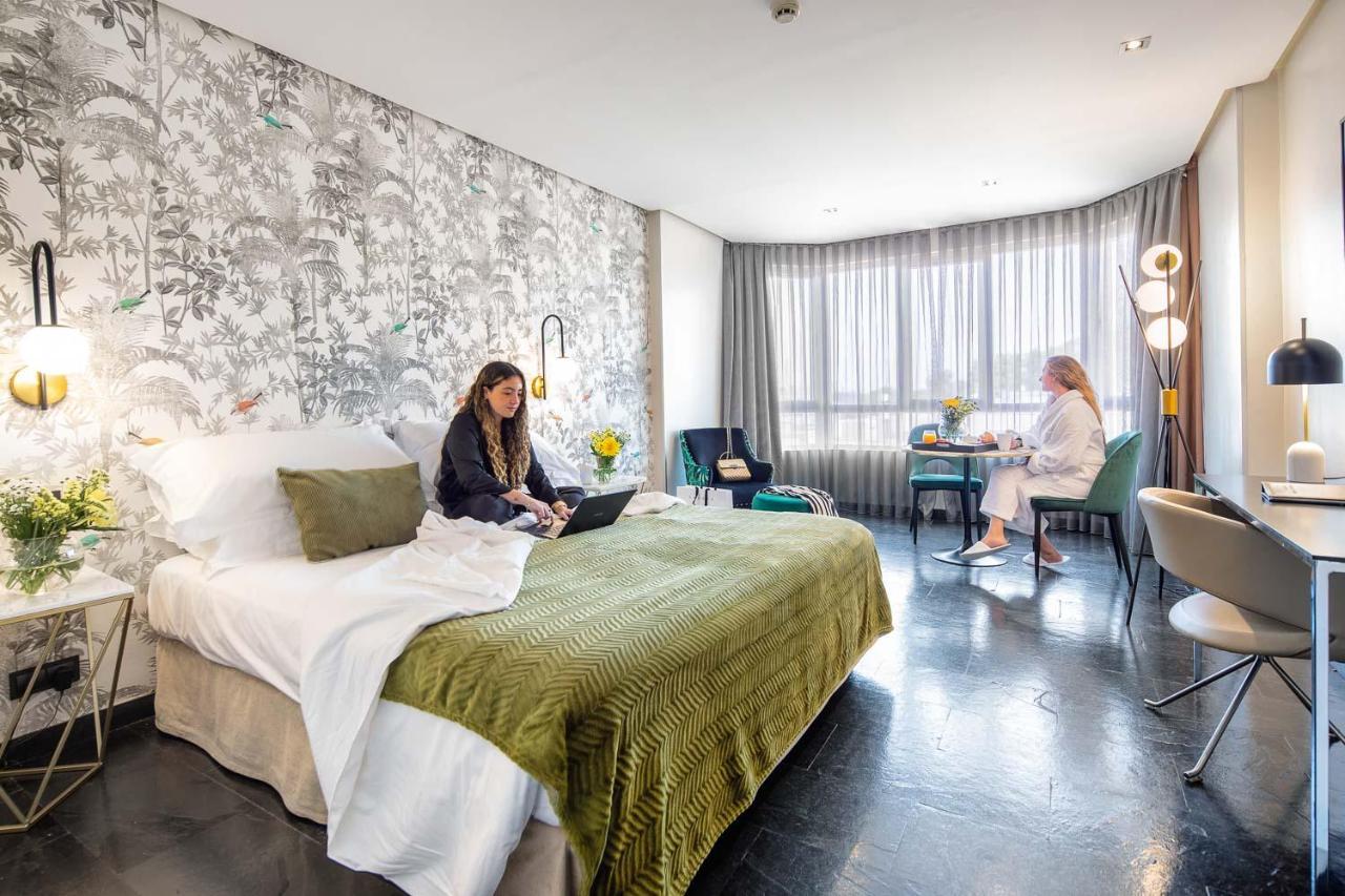 Apartosuites Jardines De Sabatini Мадрид Екстериор снимка