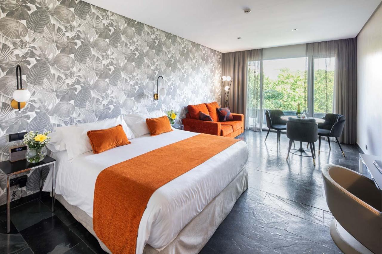 Apartosuites Jardines De Sabatini Мадрид Екстериор снимка
