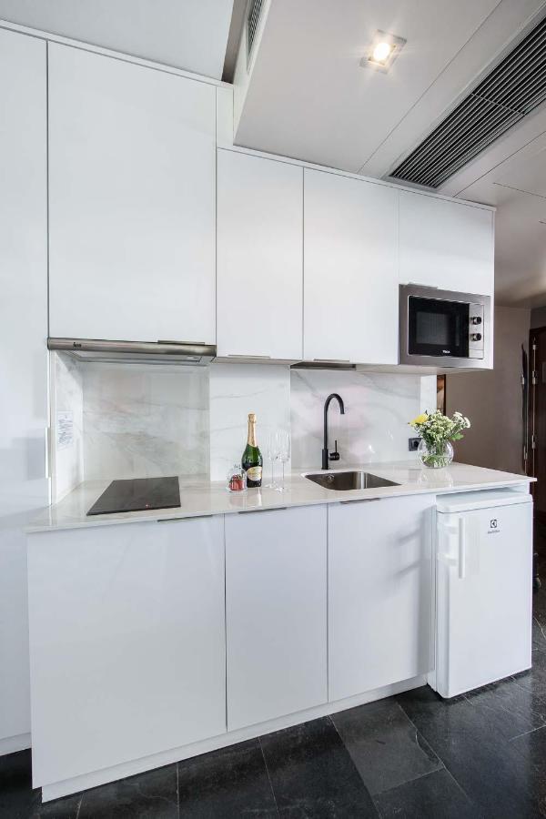 Apartosuites Jardines De Sabatini Мадрид Екстериор снимка