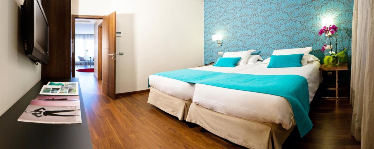 Apartosuites Jardines De Sabatini Мадрид Екстериор снимка