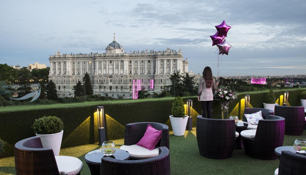 Apartosuites Jardines De Sabatini Мадрид Екстериор снимка