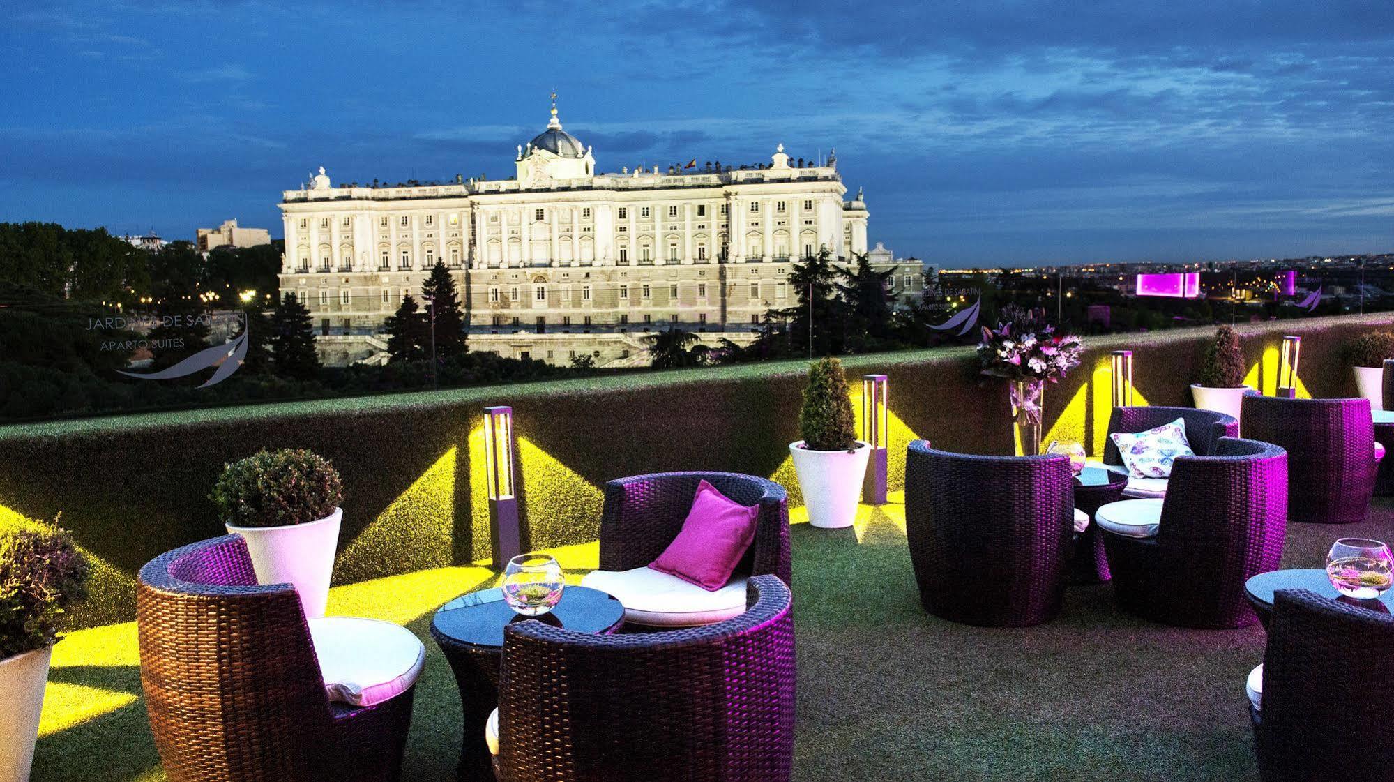 Apartosuites Jardines De Sabatini Мадрид Екстериор снимка