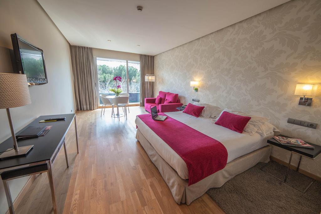 Apartosuites Jardines De Sabatini Мадрид Екстериор снимка