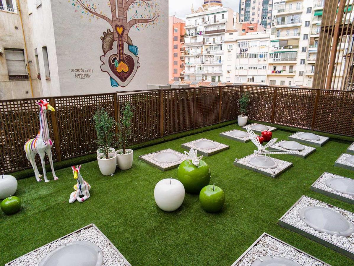Apartosuites Jardines De Sabatini Мадрид Екстериор снимка